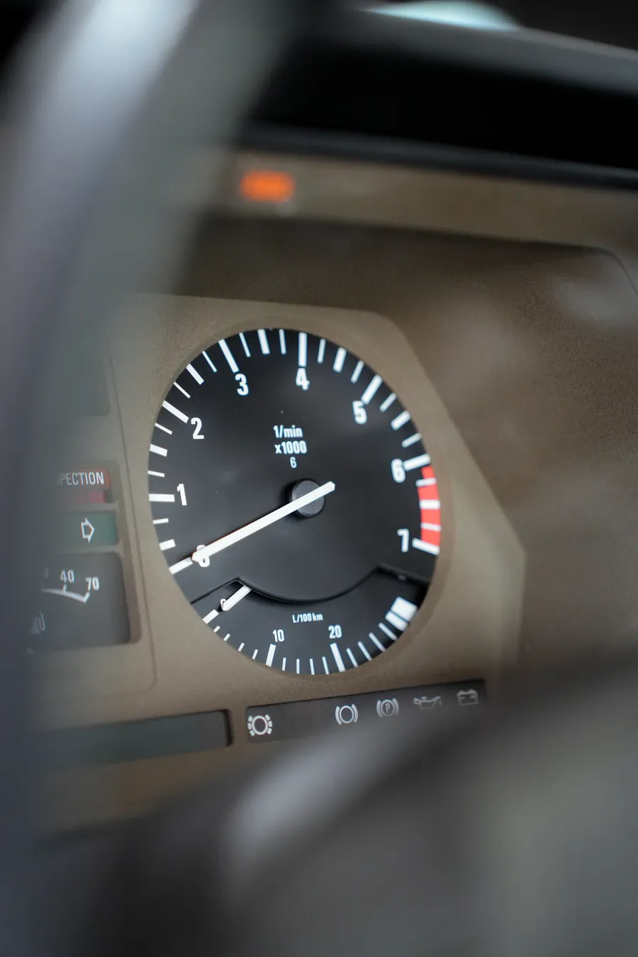 Classic BMW 6-series — Gauges