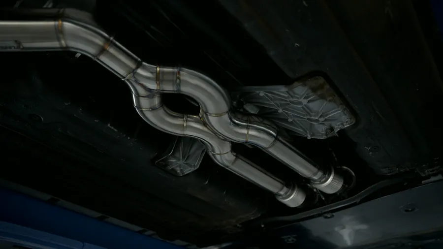 Nissan GT-R R35 — Fabricated system on the lift