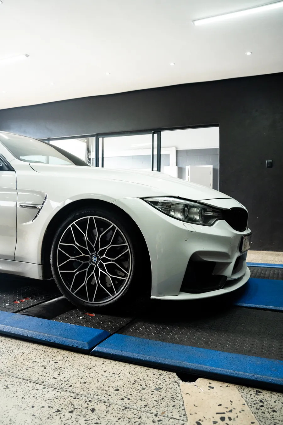 BMW M4 — Dyno cell